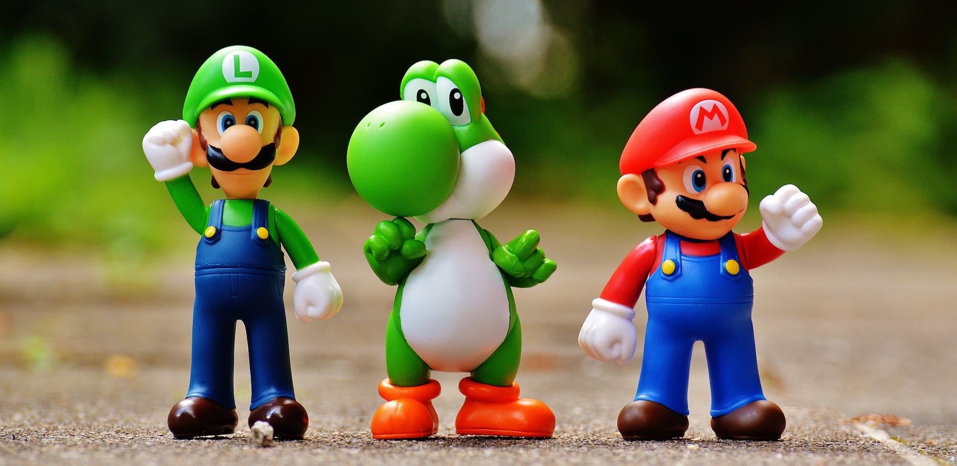 focus photo of super mario luigi and yoshi figurines
Faire des fanarts manga est-ce légal en France ?